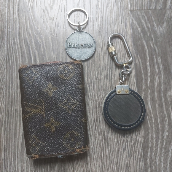 Designer 3 key holders bundle LV Burberry Fendi. Well loved. Authentic - Picture 11 of 12